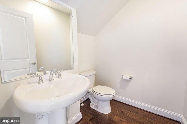 Building Photo - 2056 Alder Ln