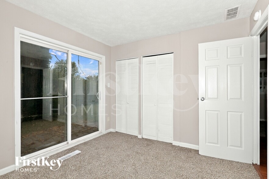 Building Photo - 4801 Leone Dr