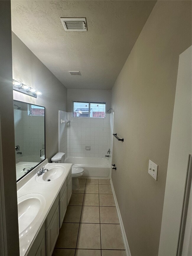 Building Photo - 13603 Short Brook Ln