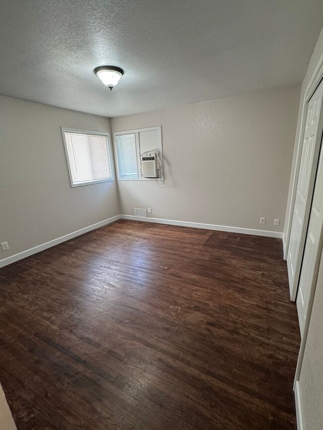 Building Photo - 1109 N18th Triplex