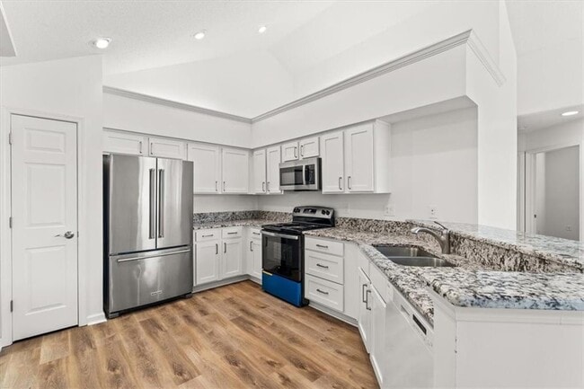 Building Photo - 1305 Village Ln