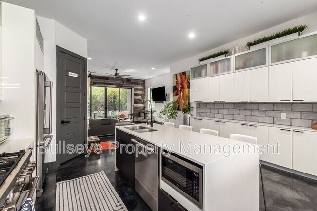 Building Photo - 4413 E Montecito Ave