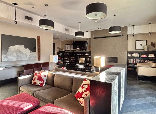 Building Photo - Bright & Cozy City Condo at The Metro!