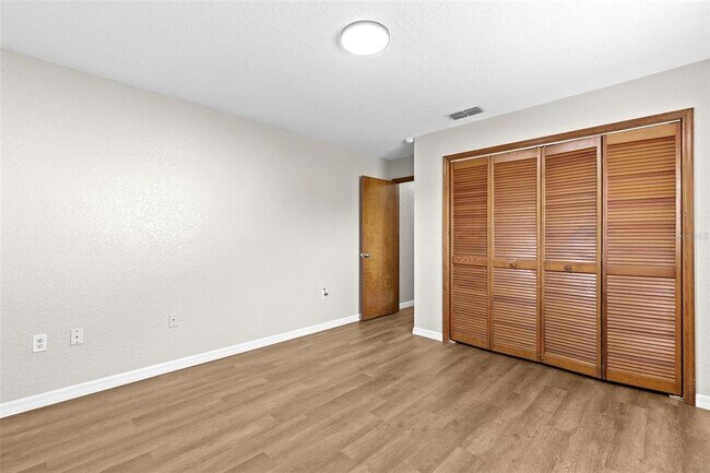 Building Photo - 8829 Bermuda Ln