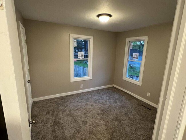 Building Photo - 3 bedroom house for rent