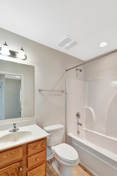 Building Photo - 2576 Jordan Ridge Dr