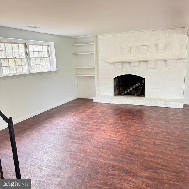 Building Photo - 820 Barkley Dr