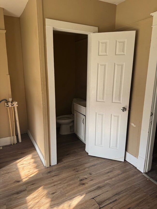 Building Photo - Charming 3-Bedroom Property in Prime Location