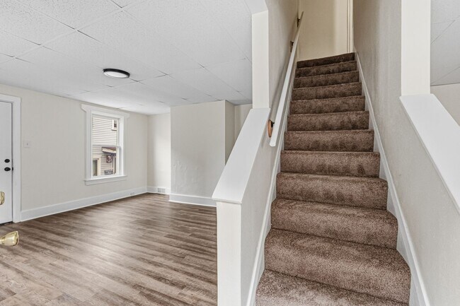 Building Photo - 5206 Lotus Wy