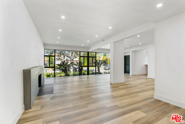 Building Photo - 130 Le Doux Rd