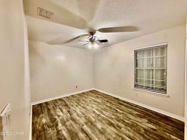 Building Photo - 232 Summerwood Dr