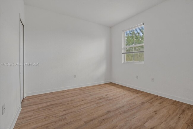Building Photo - 10940 NW 87th Ln