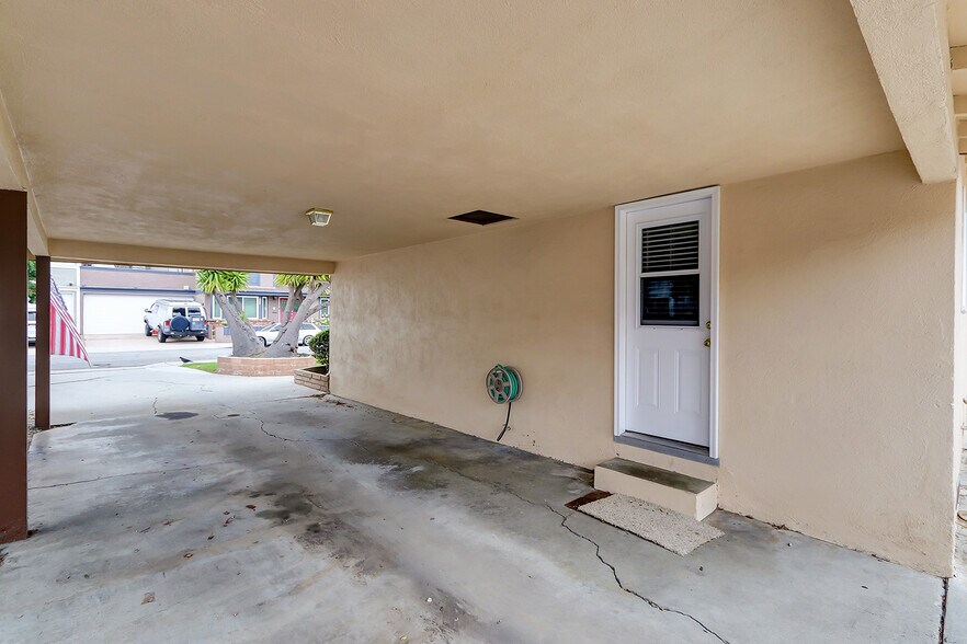 Building Photo - 2407 Mackay Ln