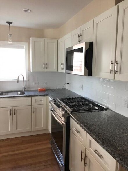 Building Photo - 33 Dennison St