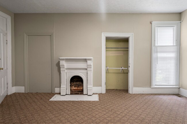 Building Photo - 1357 Park St