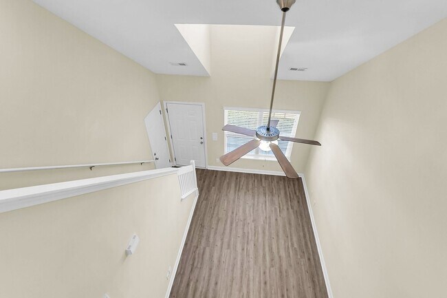 Building Photo - Beautiful FOUR bedroom townhome in Goose Creek!