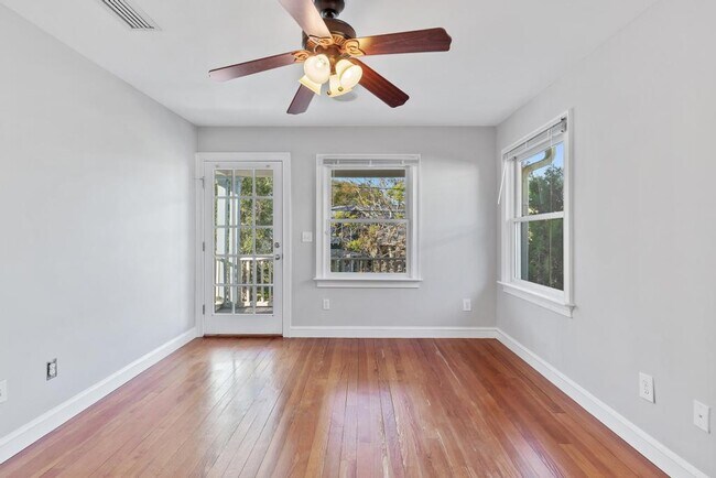 Building Photo - 313 St George St