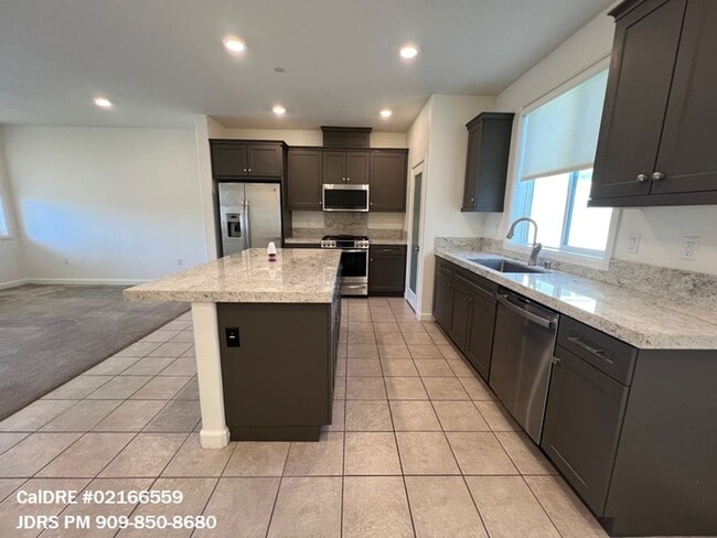 Building Photo - Yorba Linda 3 Bedroom Condo