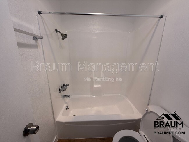 Building Photo - 5461 Kester Ave