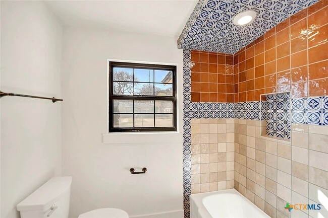 Building Photo - 510 Parkview Blvd