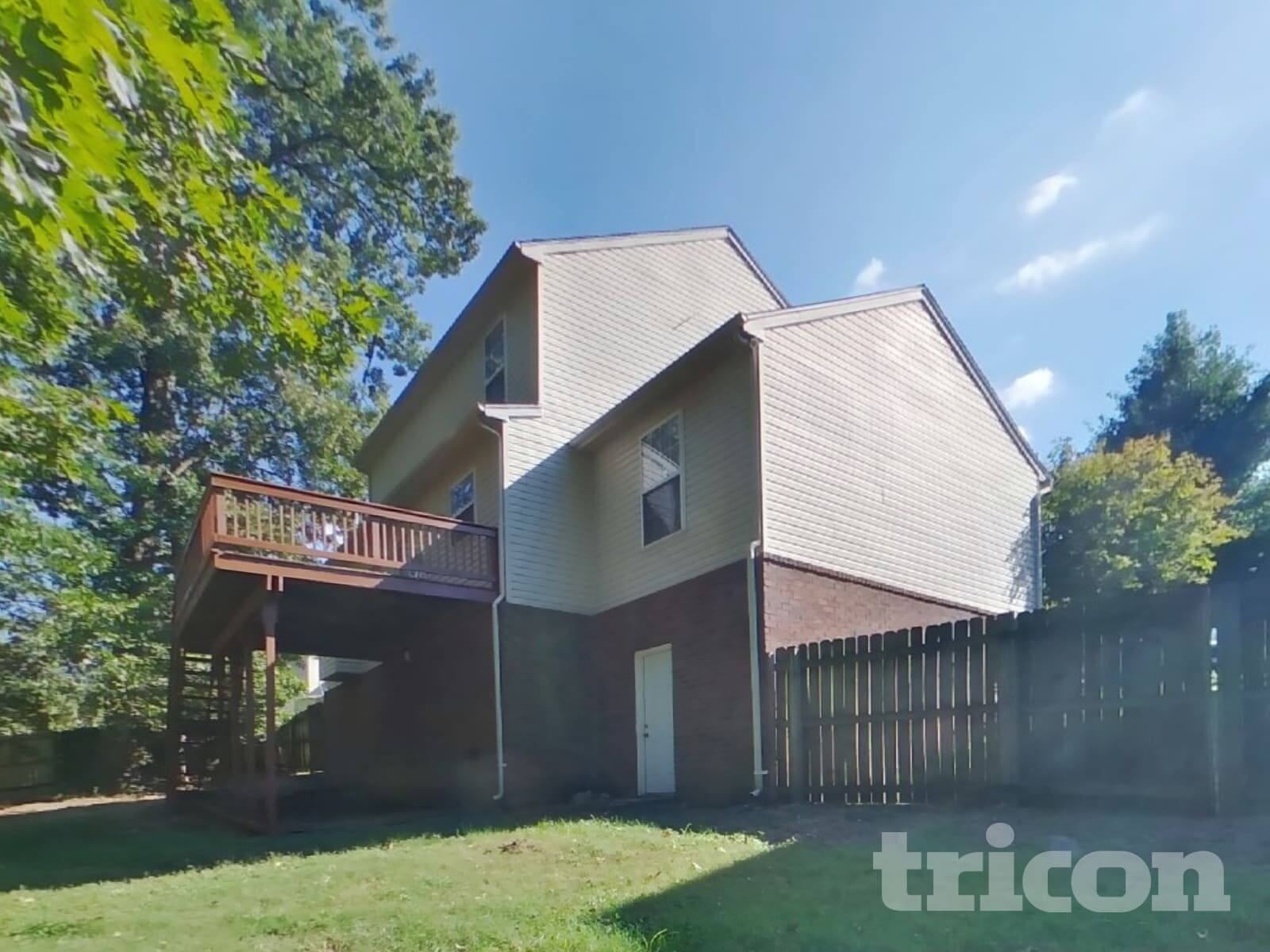 Building Photo - 2536 Bayview Dr