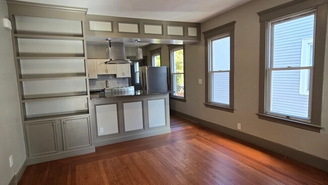 Building Photo - 47 Dickerman St