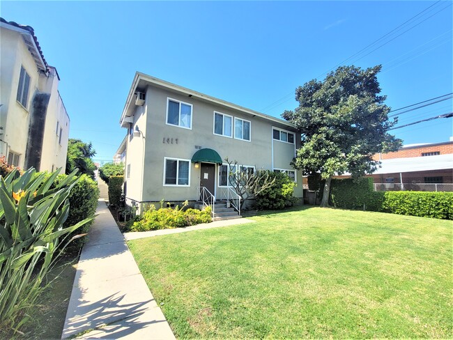 Exterior view - 1417 Holt Apartments