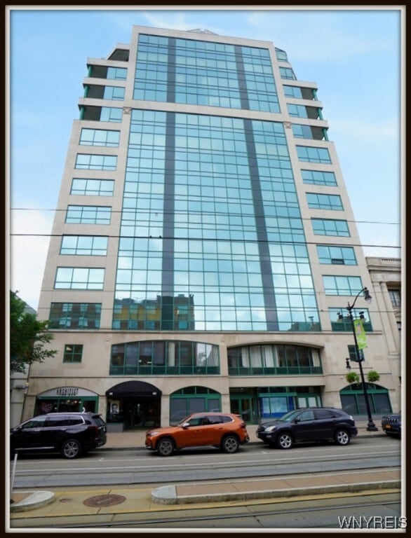 Building Photo - 600 Main St