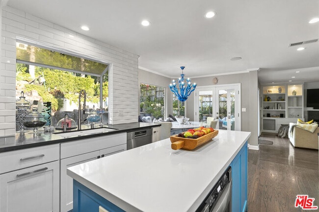 Building Photo - 5176 Don Pio Dr