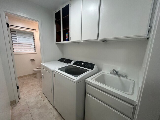 Building Photo - 2601