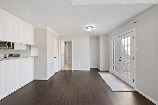 Building Photo - 16106 New Field Dr