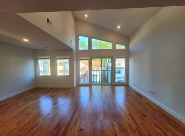 Building Photo - 129 Brookdale Ave