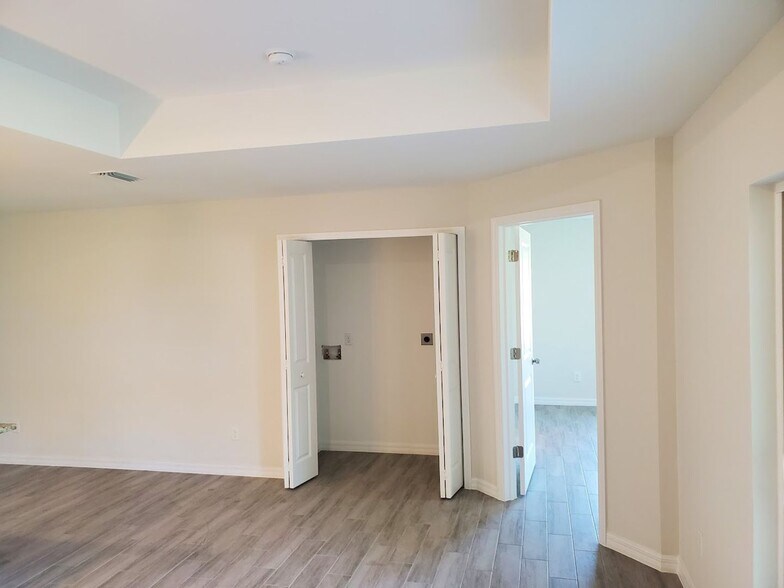Building Photo - 3x2 Duplex Unit