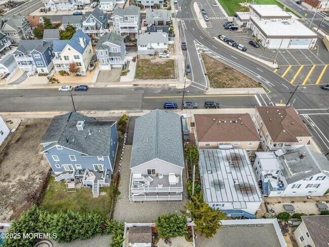 Building Photo - 111 7th Ave