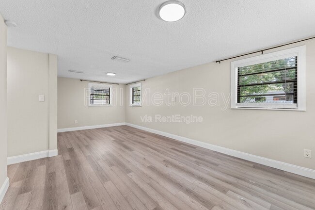 Building Photo - 6121 N Falkenburg Rd