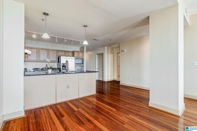 Building Photo - 2024 2nd Ave N