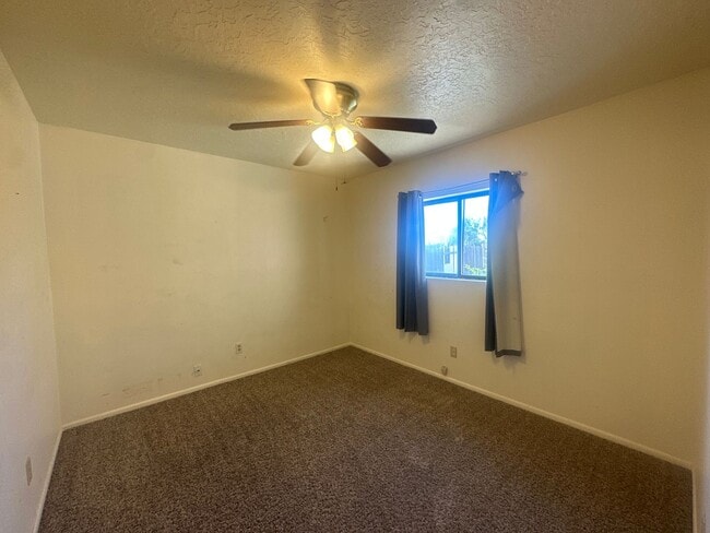 Building Photo - 3 Bedroom 1 Bathroom Home for rent in Aztec