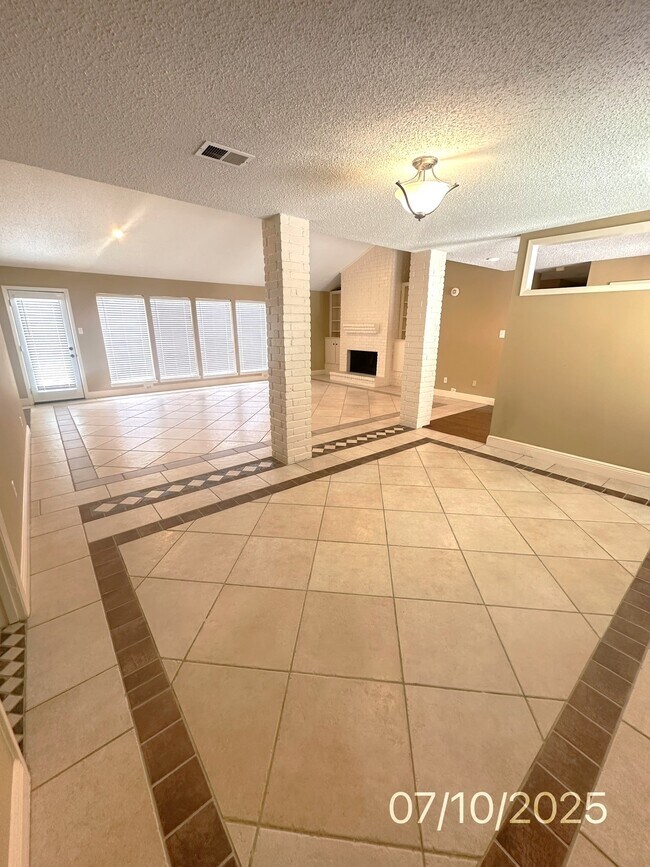 Building Photo - 20326 Spoonwood Dr