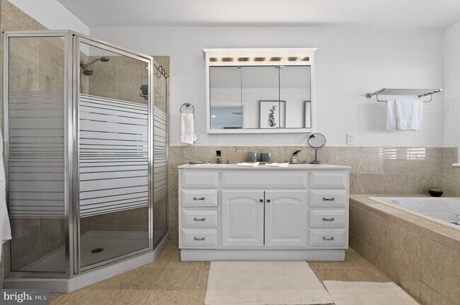 Building Photo - 739 N Massachusetts Ave