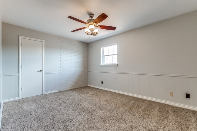 Building Photo - 3719 Weeburn-1