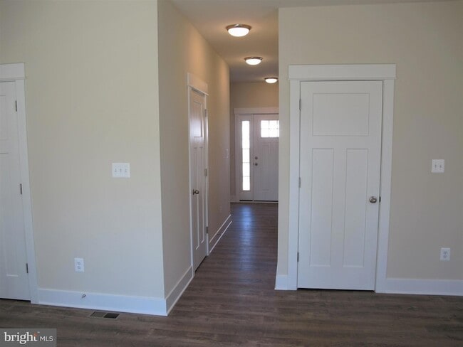 Building Photo - 43 Lee St