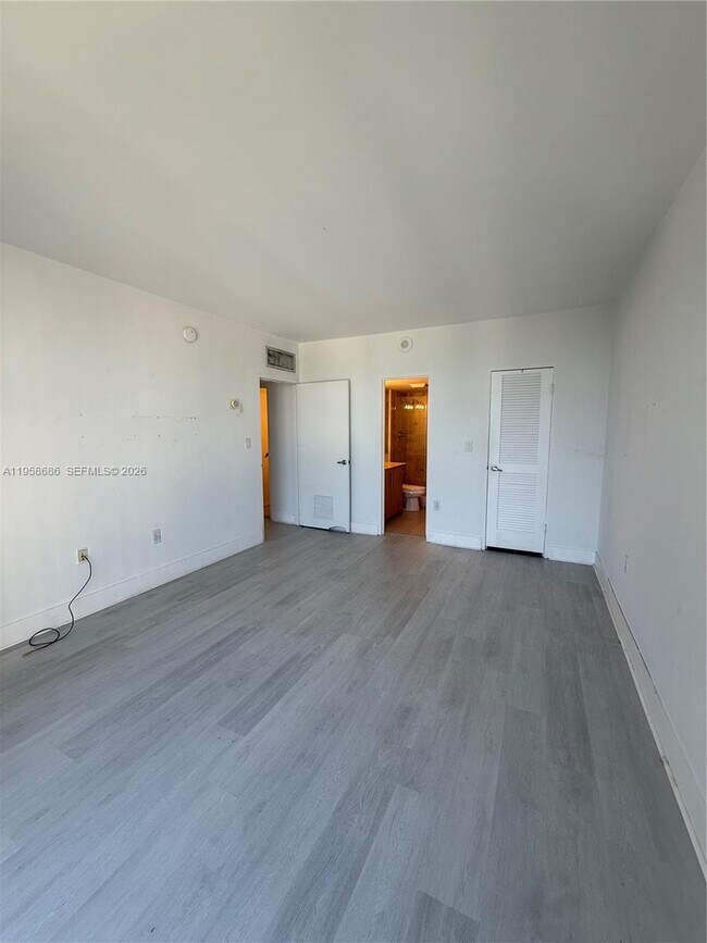 Building Photo - 10275 Collins Ave