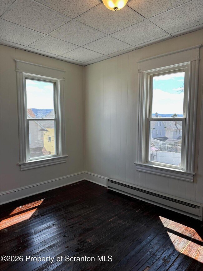 Building Photo - 1317 Schlager St