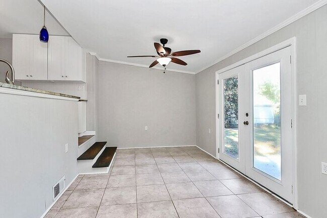 Building Photo - 3BD/2BA Ranch Home in Windsor Park!