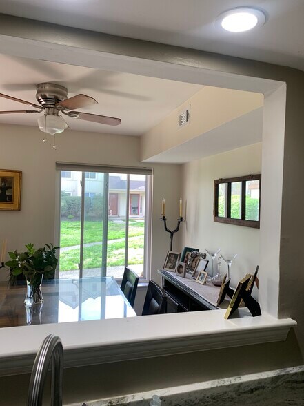 Building Photo - 375 Woodlake Dr