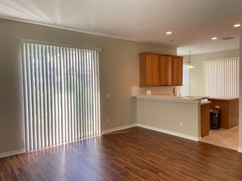 Building Photo - 1408 Holly Glen Run