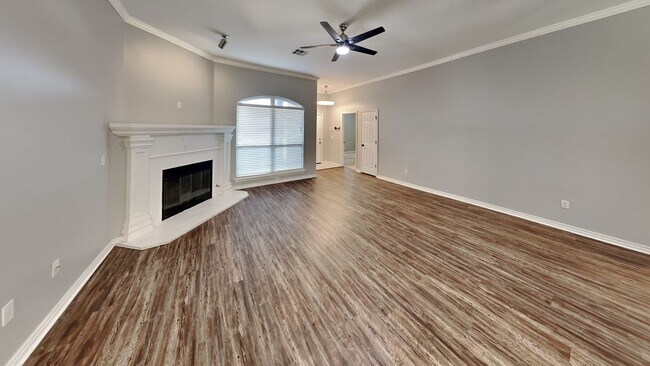 Building Photo - Luxury 4 Bedroom 2 Bathroom Home in Deer C...