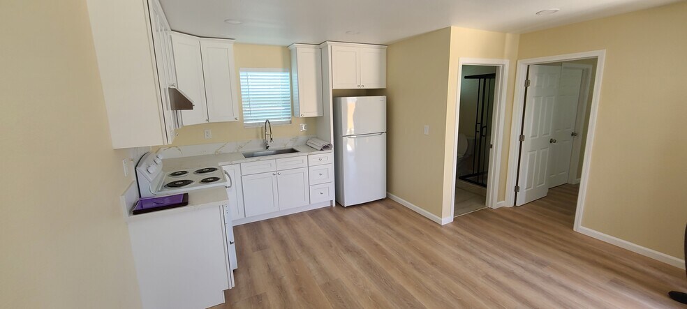 Building Photo - 7709 Camellia Ave