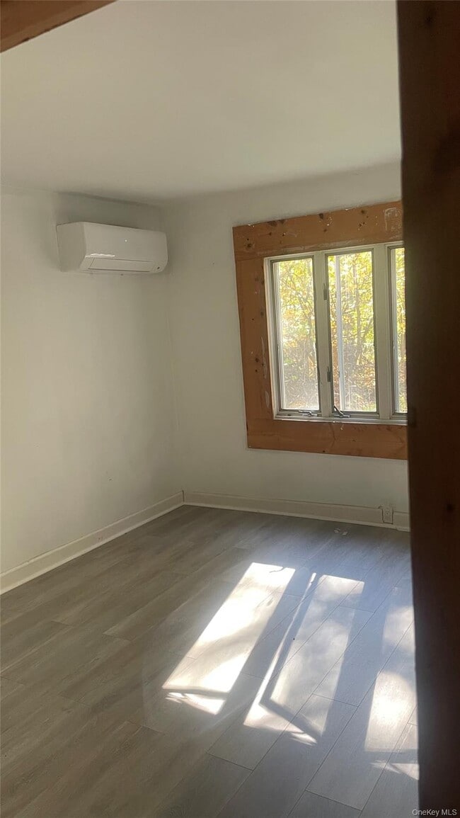 Building Photo - 370 Park Hill Rd