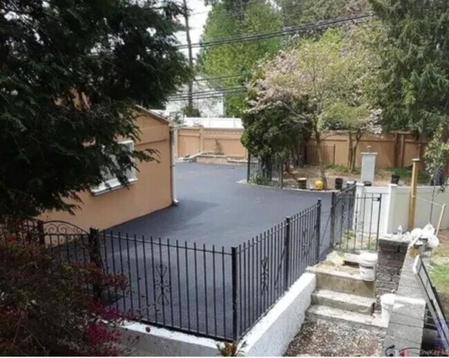 Building Photo - 445 W Hartsdale Ave